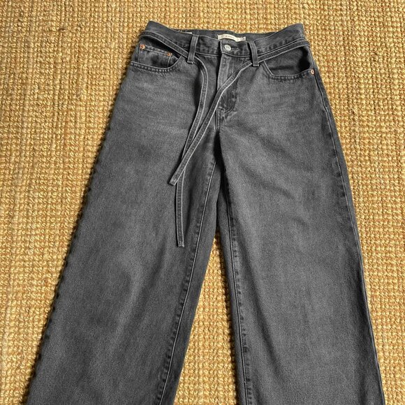 Levi's XL Straight (Influential Lady) - Picture 2 of 8